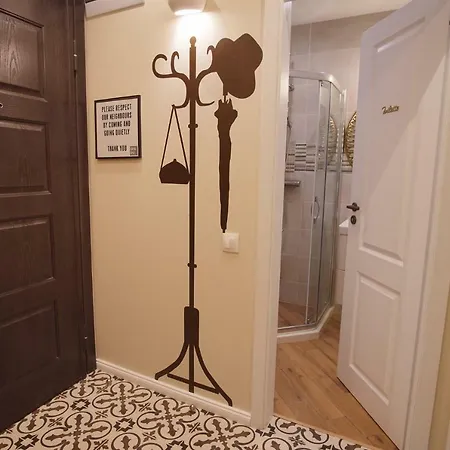 Audrey By Sofiaspot - Central, Metro To Airport *