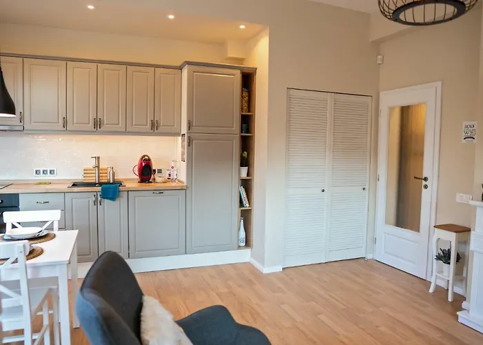 Audrey By Sofiaspot - Central, Metro To Airport *