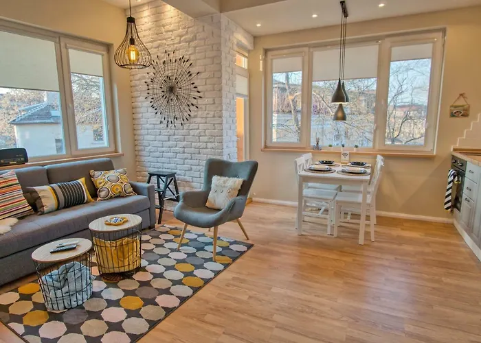 Audrey By Sofiaspot - Central, Metro To Airport *