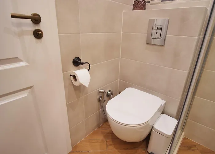 Audrey By Sofiaspot - Central, Metro To Airport Daire