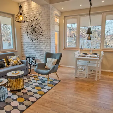 Audrey By Sofiaspot - Central, Metro To Airport *