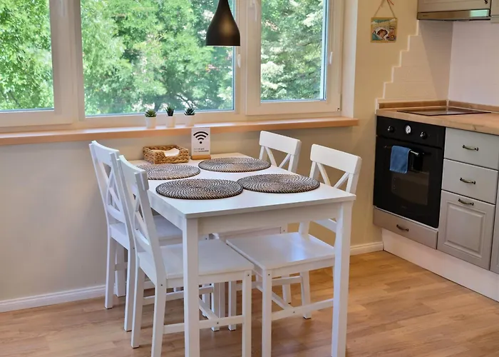 Audrey By Sofiaspot - Central, Metro To Airport Apartment *