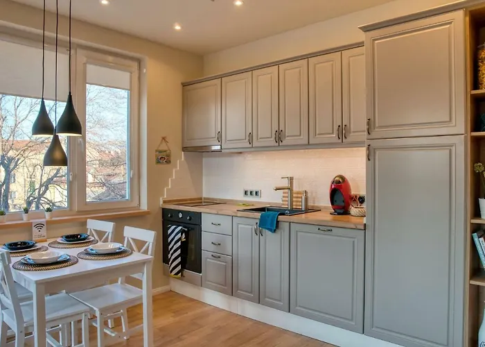 Audrey By Sofiaspot - Central, Metro To Airport Apartment *